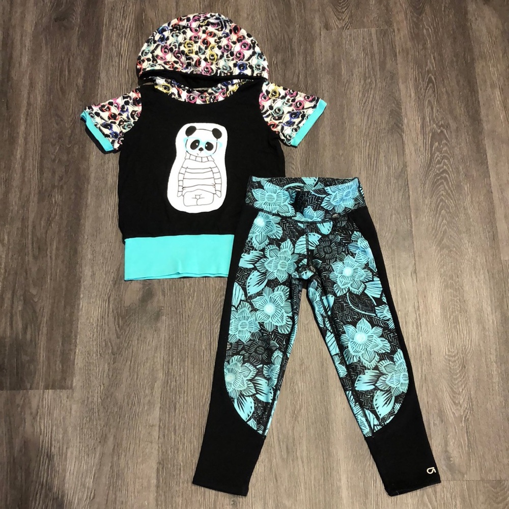 Small Shop Made in Canada XS Panda w/Glasses Hooded T-shirt & GapFit Leggings
